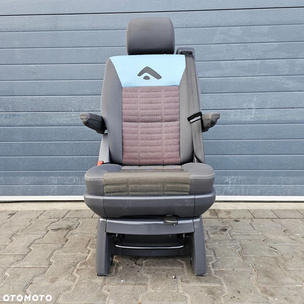 VW T5 T6 MULTIVAN ATLANTIS fotel obrotowy tył II RZĄD - 1