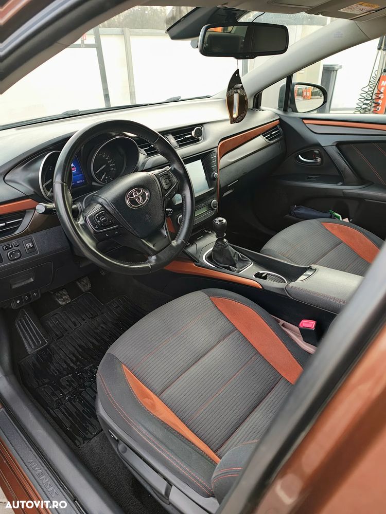 Toyota Avensis 2.0 D-4D Executive Terracotta - 12