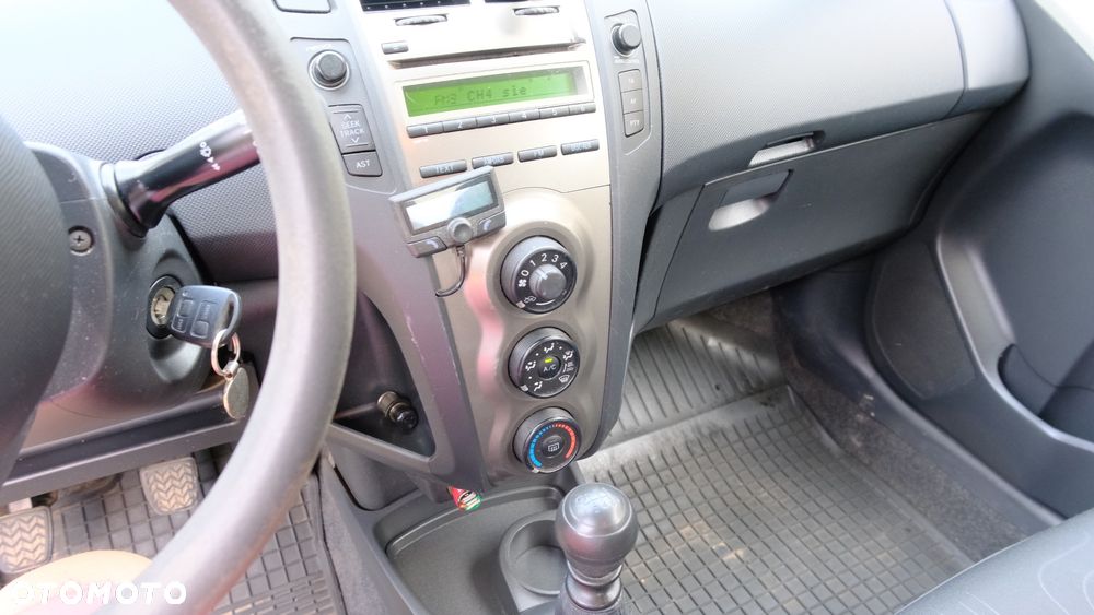 Toyota Yaris - 8