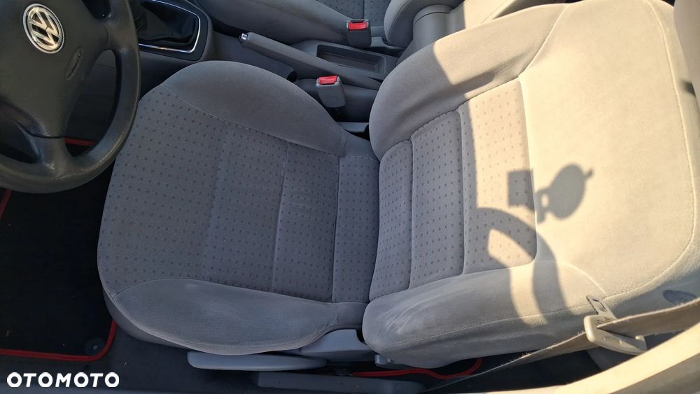 Volkswagen Golf 1.6 - 9