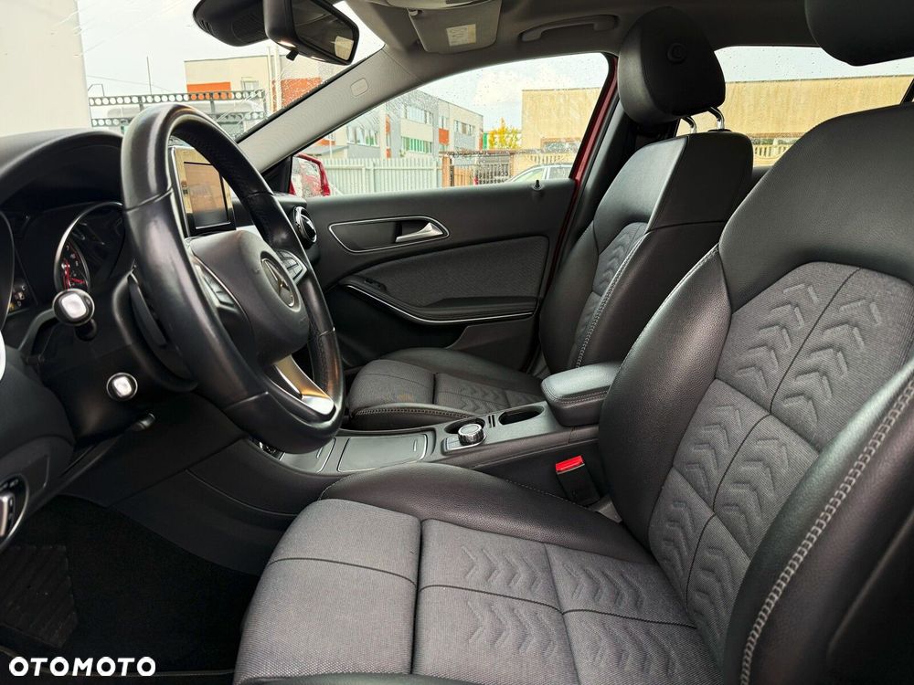 Mercedes-Benz GLA 200 7G-DCT Style - 15