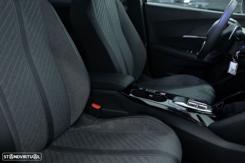 Peugeot 2008 1.2 Hybrid Allure e-DCS6 - 37