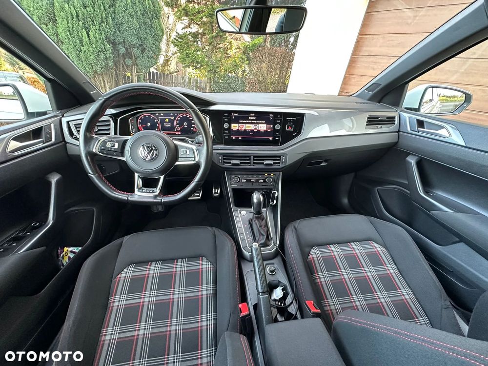 Volkswagen Polo 2.0 TSI DSG GTI - 19