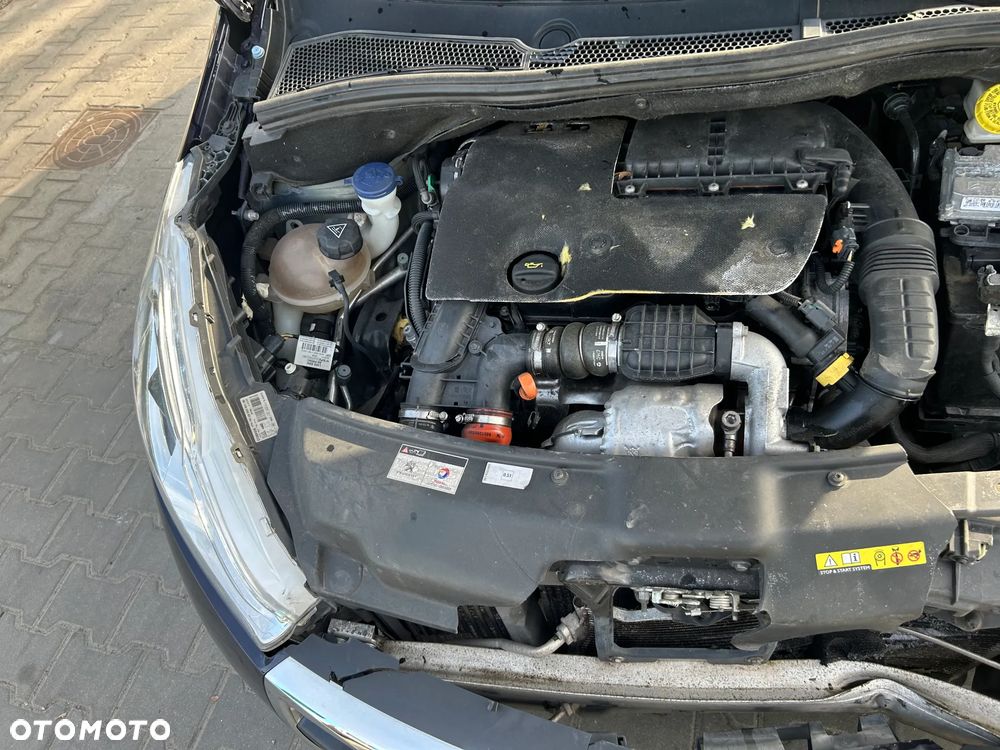 Peugeot 208 - 18