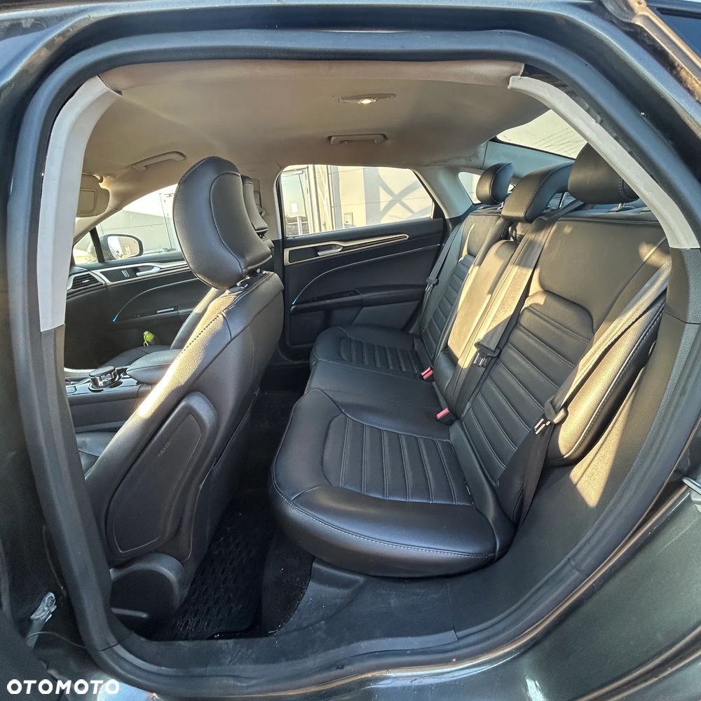 Ford Fusion - 13