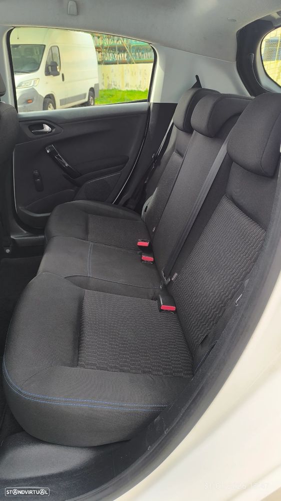 Peugeot 208 1.2 PureTech Style - 40