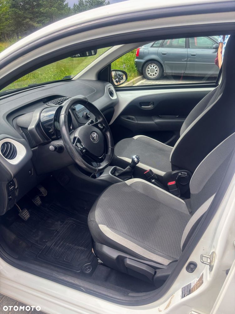 Toyota Aygo x-play - 6