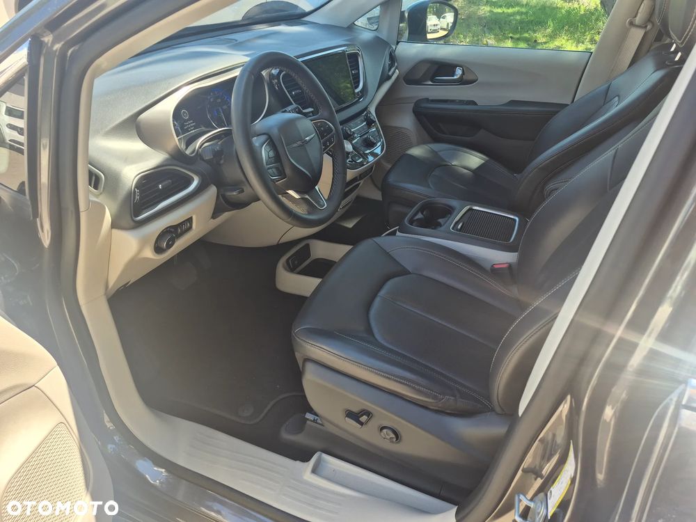 Chrysler Pacifica - 10