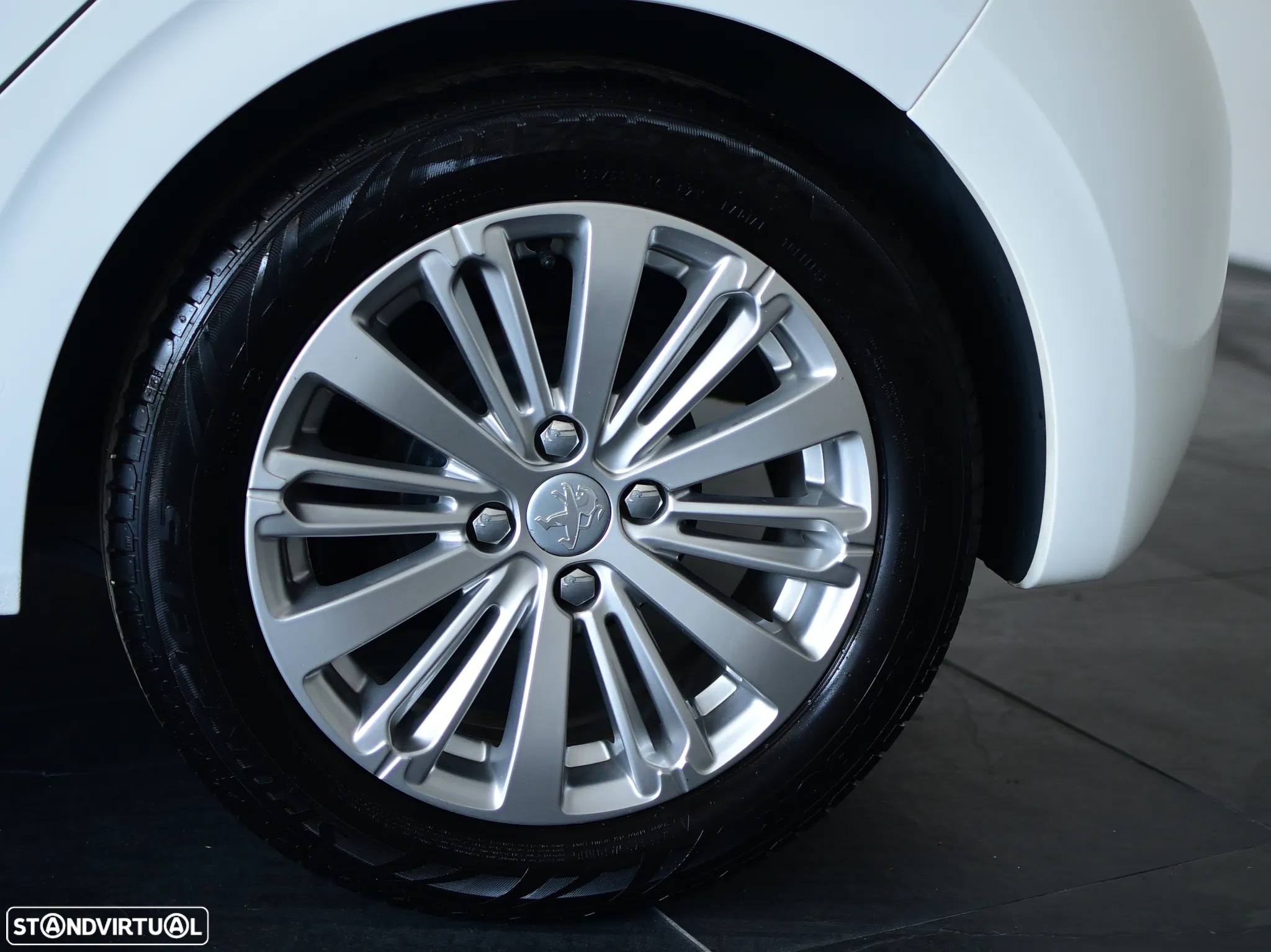 Peugeot 208 1.2 PureTech Style - 4