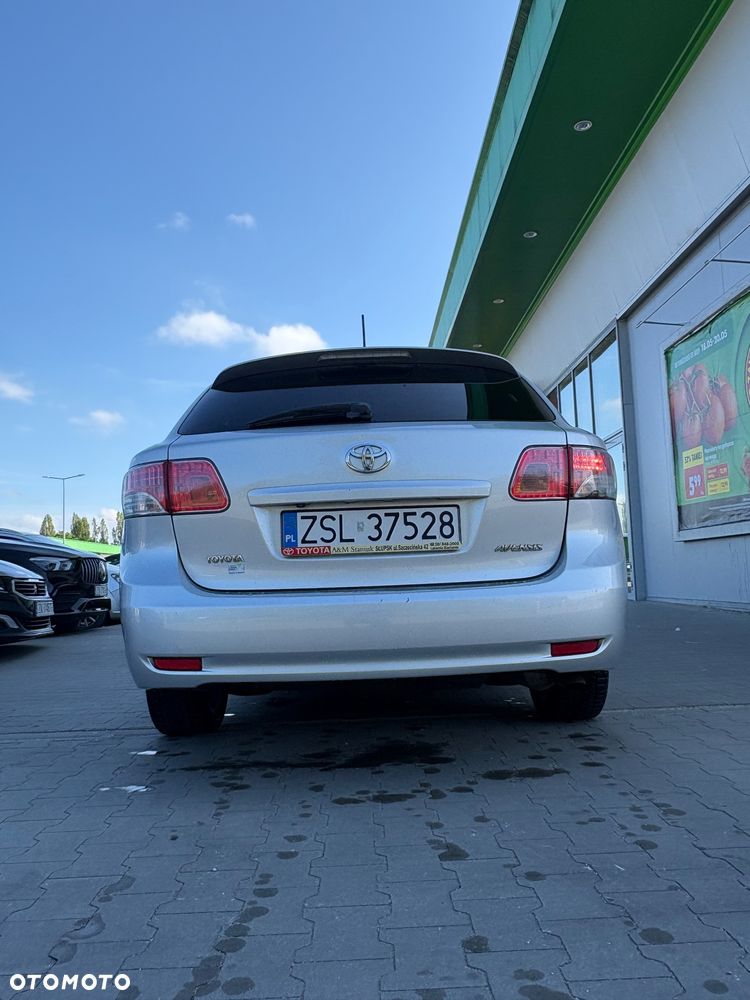 Toyota Avensis 2.2 D-CAT Premium - 9
