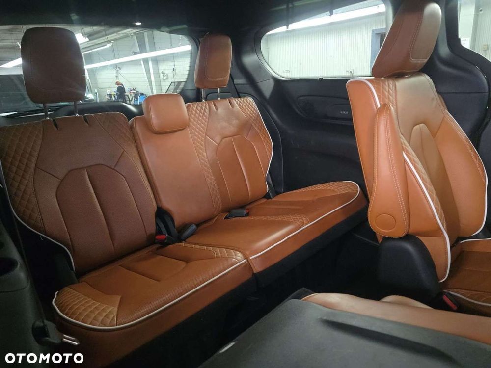 Chrysler Pacifica - 3