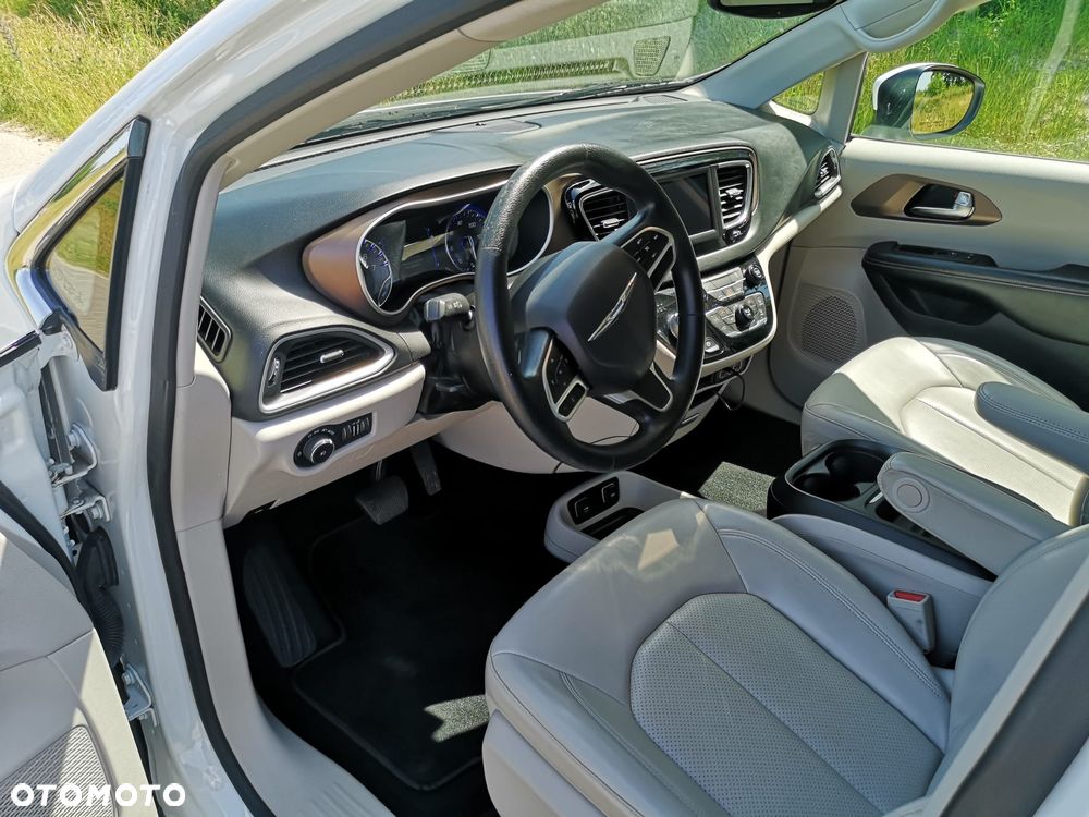 Chrysler Pacifica - 31