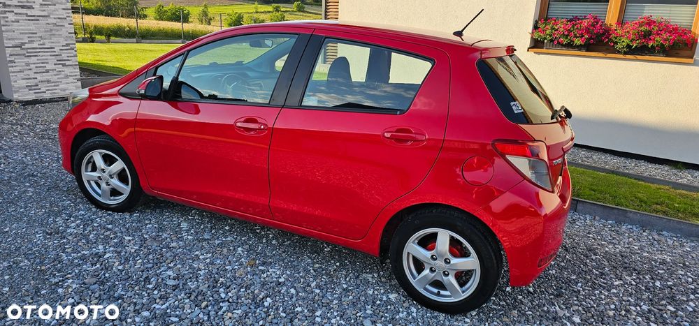 Toyota Yaris 2014 photo 2