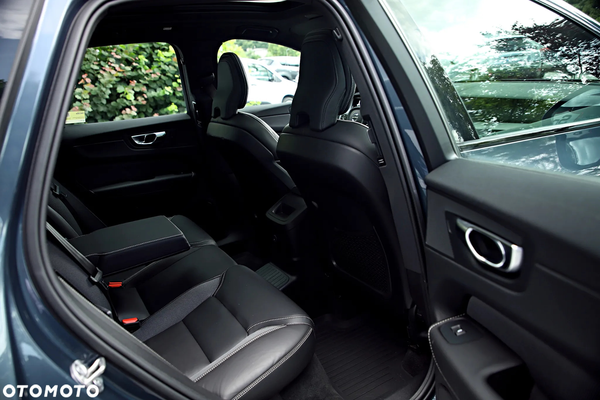 Volvo XC 60 T8 Plug-In Hybrid AWD R-Design - 23