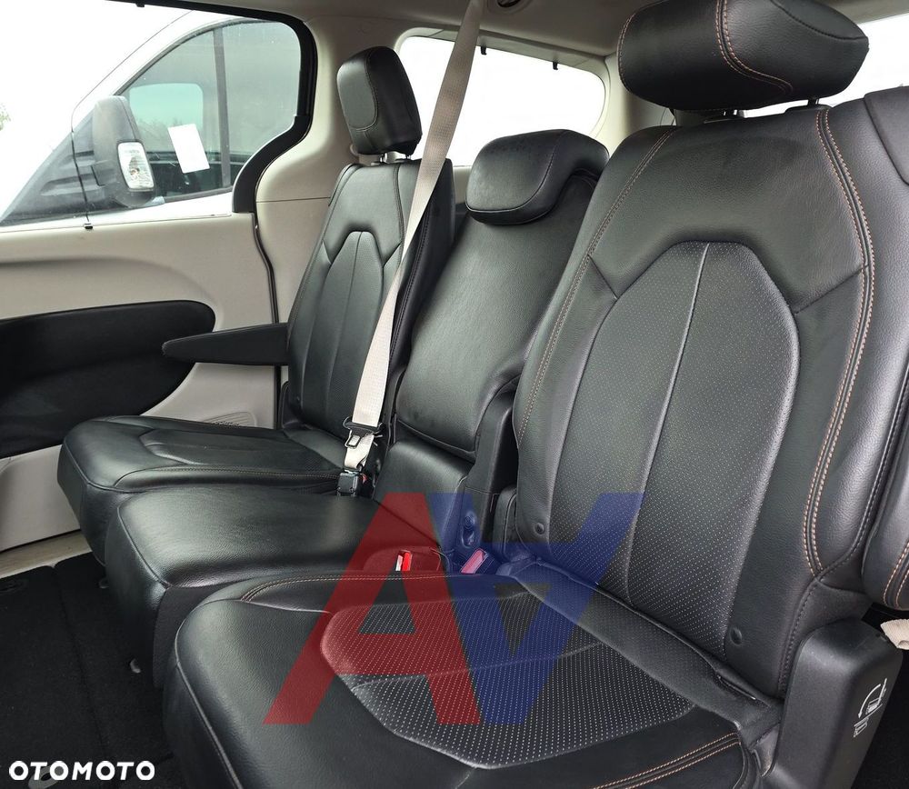 Chrysler Pacifica - 9