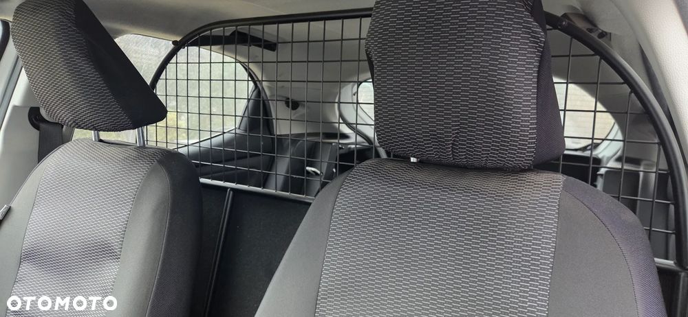 Toyota yaris VAN - 4