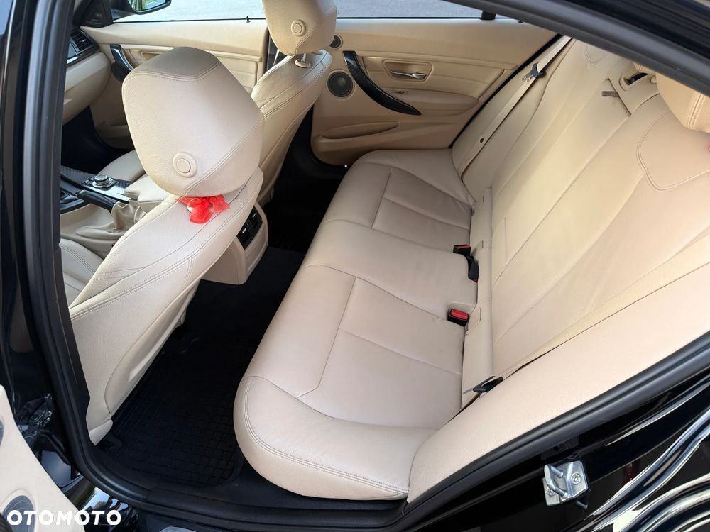 BMW Seria 3 335i xDrive Sport Line - 23