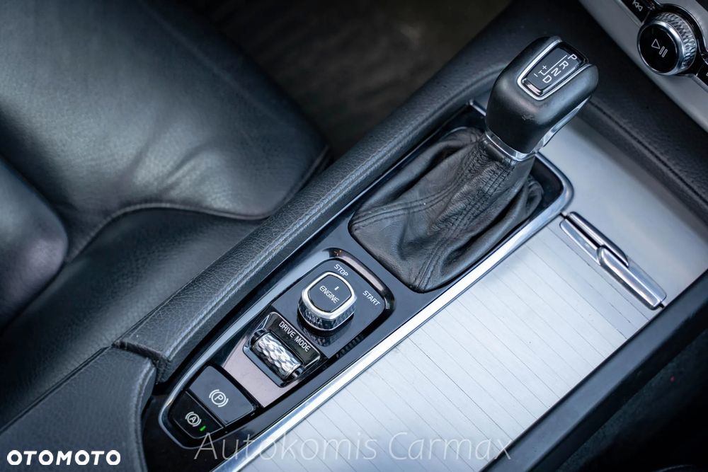 Volvo XC 90 T5 AWD Momentum - 25