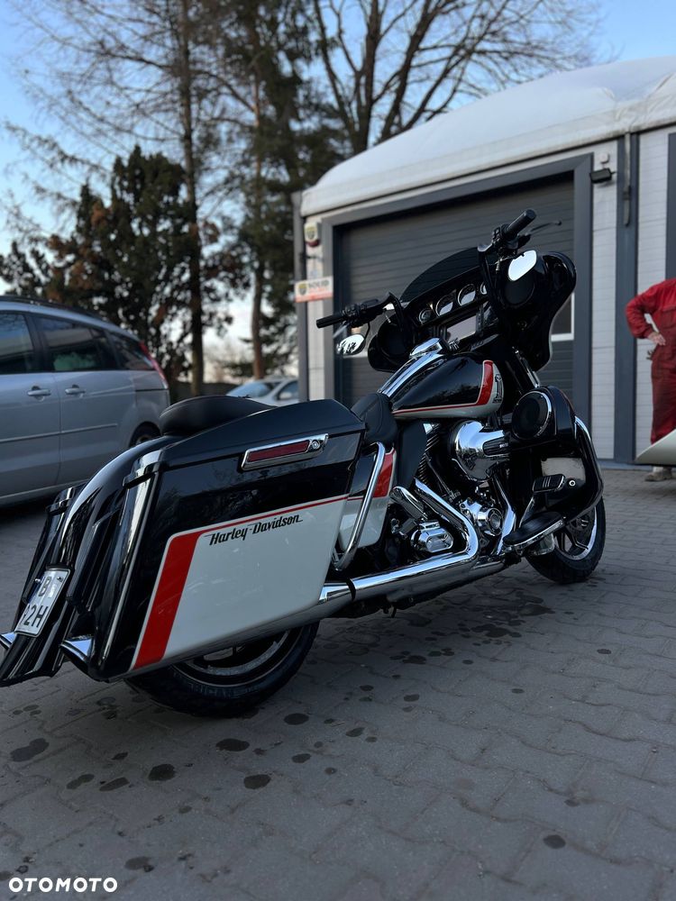 Harley-Davidson Touring Street Glide - 2