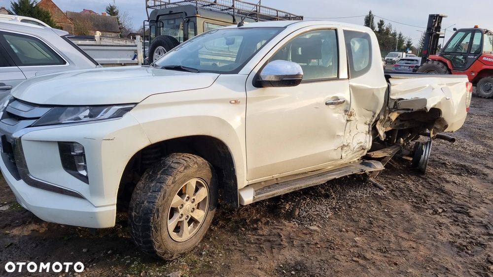 Mitsubishi L200 - 4