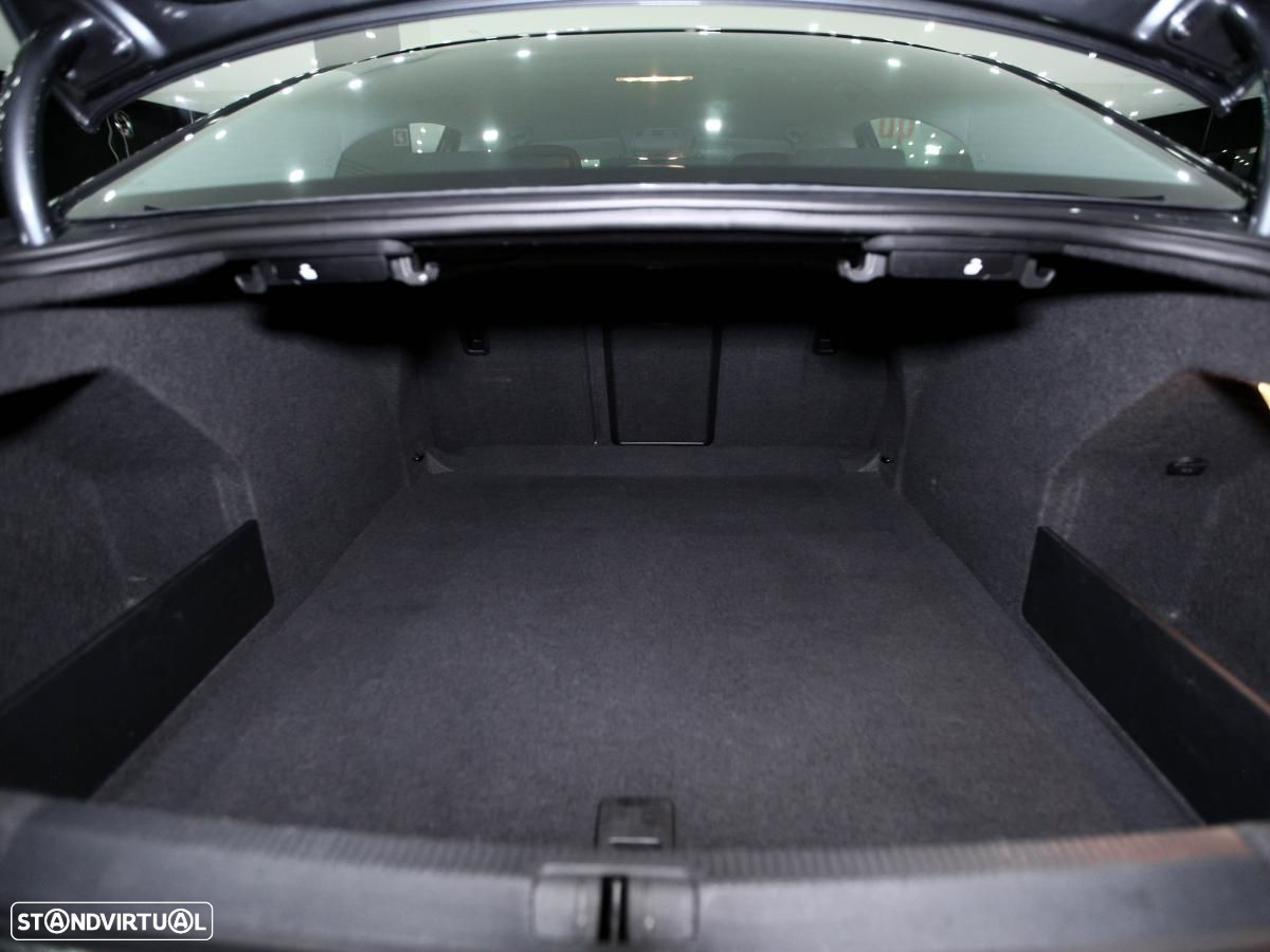 VW Passat - 11
