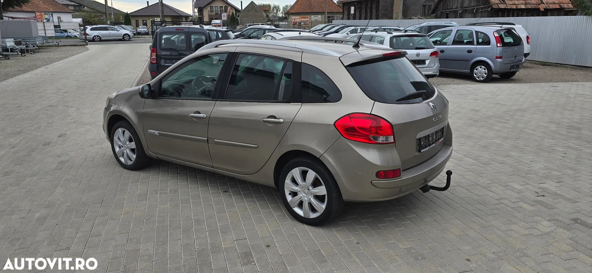 Renault Clio 1.5 dCi 85 FAP Grandtour Luxe - 4