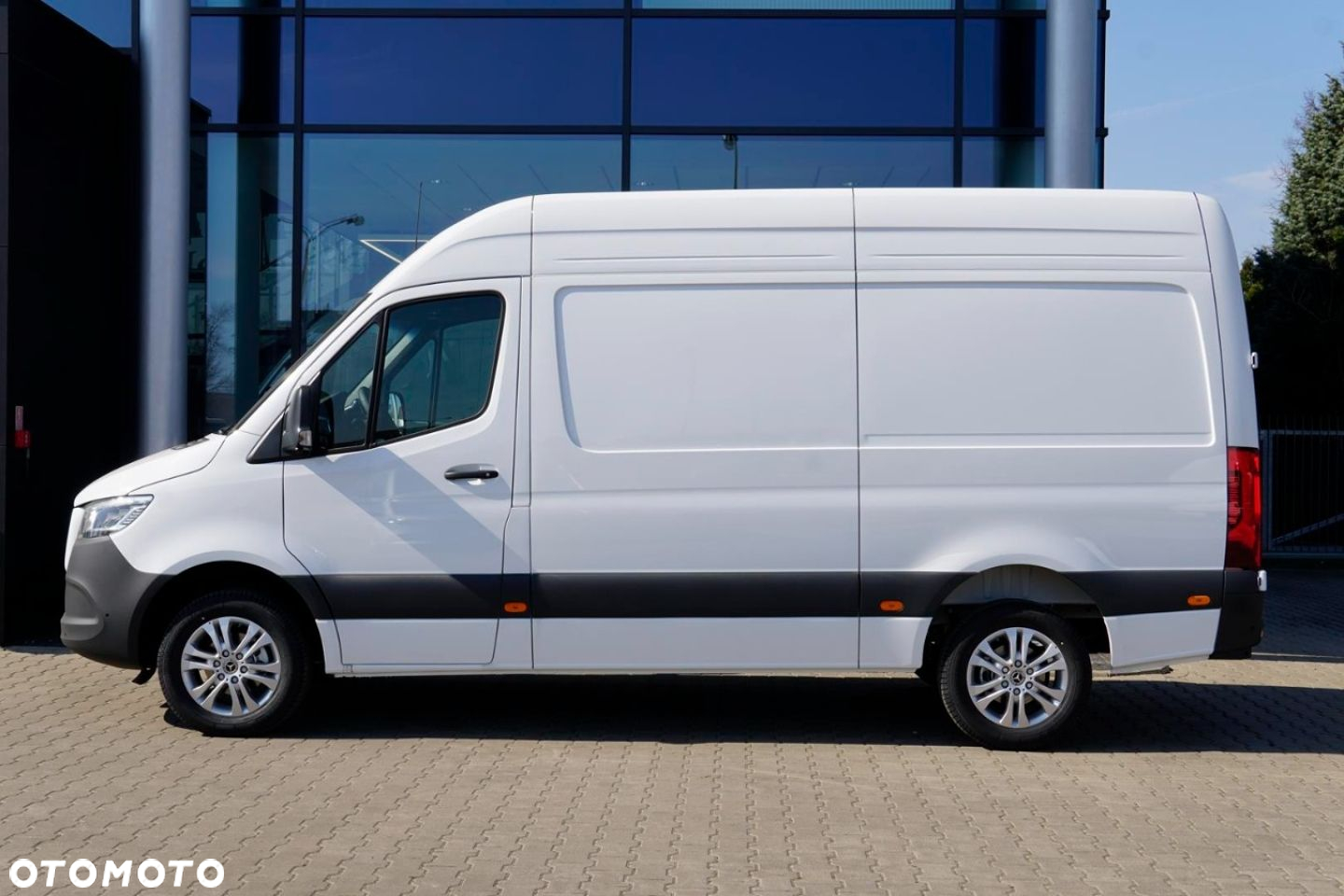 Mercedes-Benz Sprinter - 4