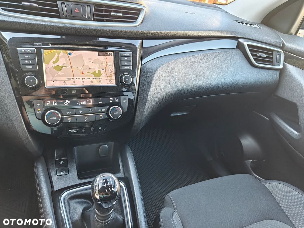 Nissan Qashqai 1.3 DIG-T N-Connecta - 22