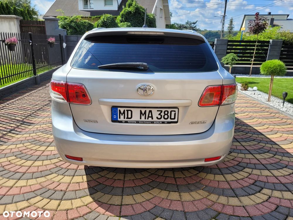 Toyota Avensis 1.8 Sol - 6