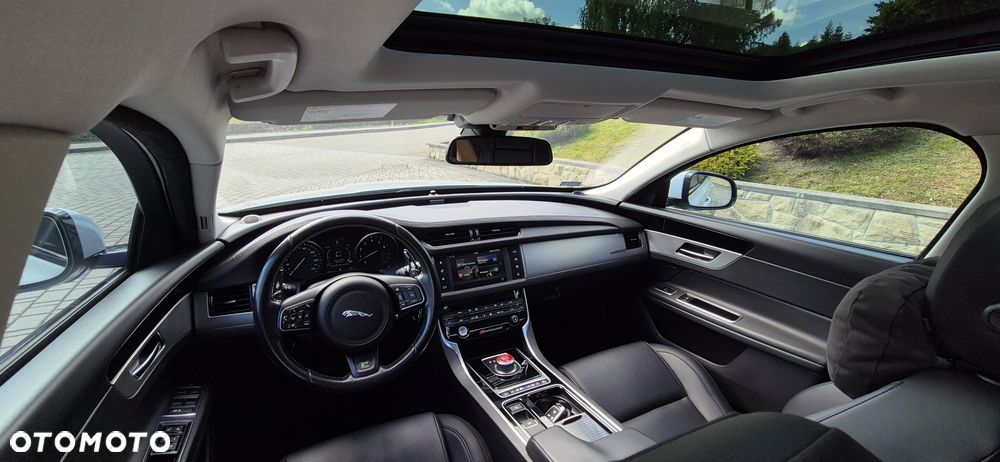 Jaguar XF 3.0 V6 AWD R-Sport - 22