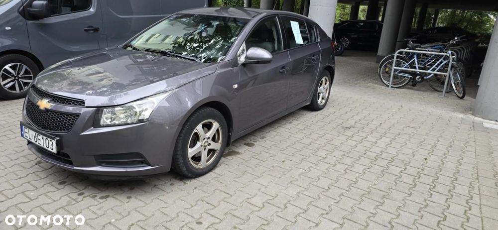 Chevrolet Cruze 1.6 LS+ - 4