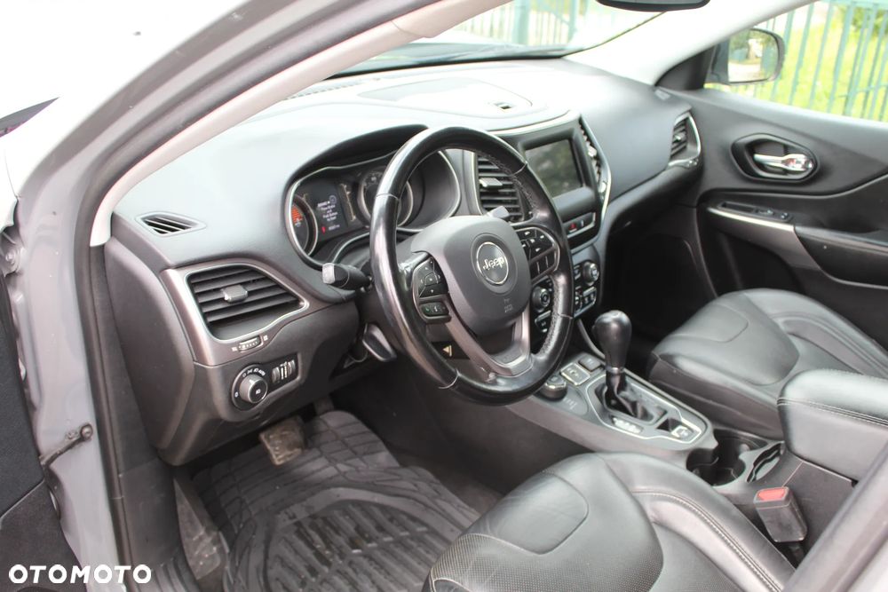 Jeep Cherokee - 11