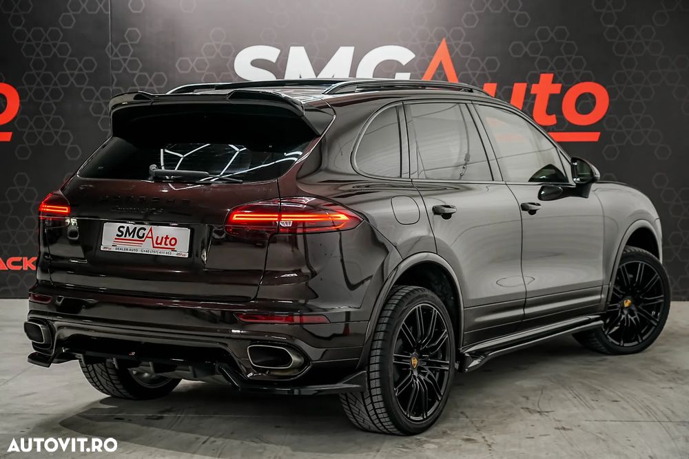 Porsche Cayenne 3.0 L - 6