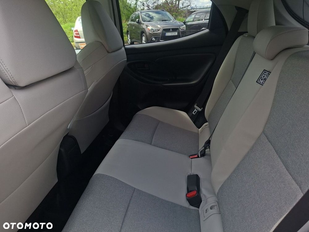 Toyota Yaris - 12