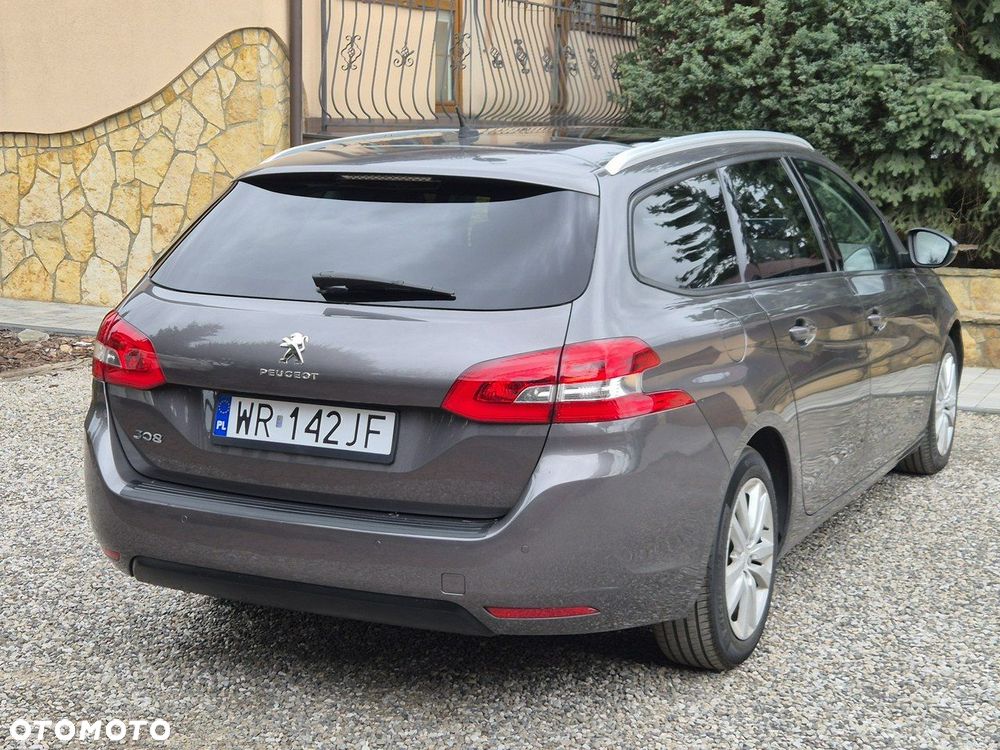 Peugeot 308 - 8