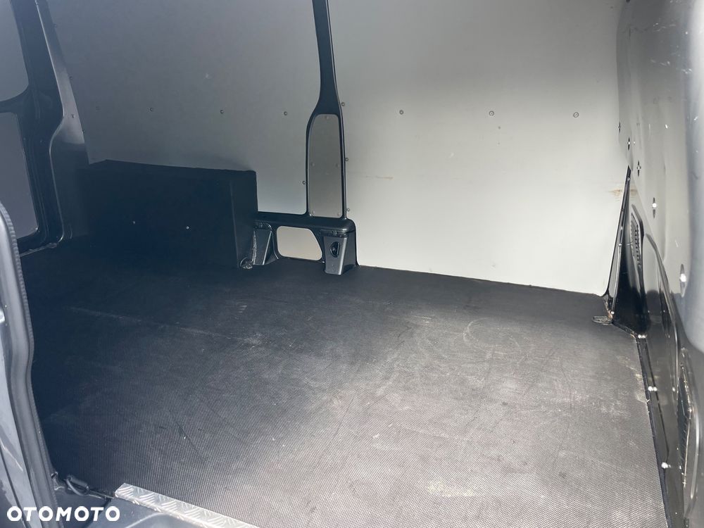 Volkswagen Transporter - 28
