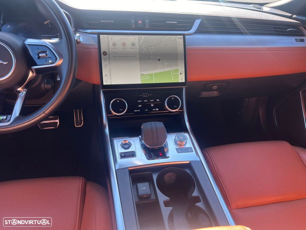 Jaguar XF Sportbrake - 11