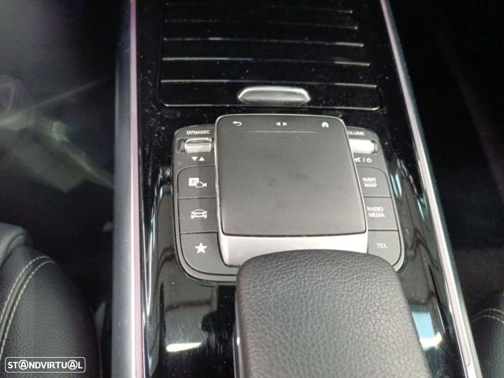 Mercedes-Benz EQA - 8