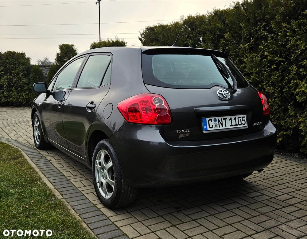 Toyota Auris 1.6 VVT-i Executive - 11