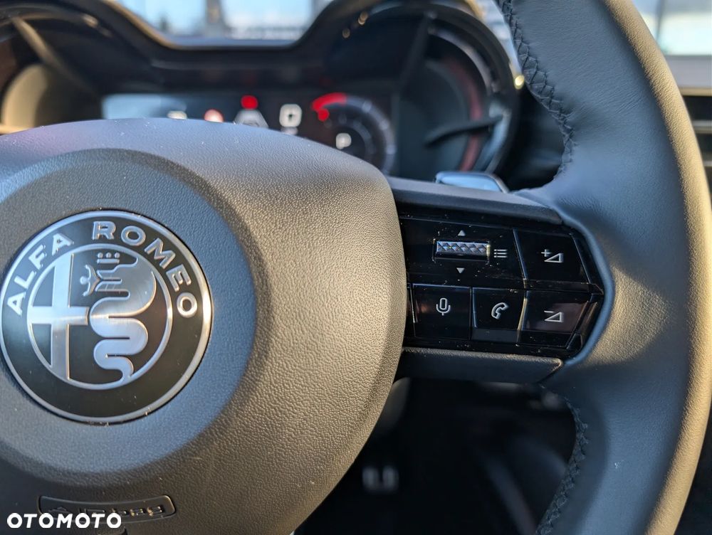 Alfa Romeo Junior 1.2 mHEV Ibrida Q4 eDCT - 12