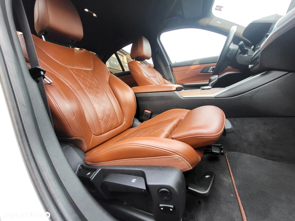 BMW Seria 3 318d Sport Line - 21