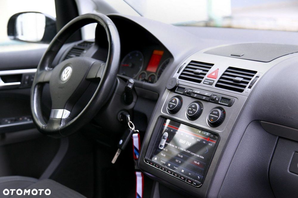 Volkswagen Touran 2.0 TDI Highline - 13