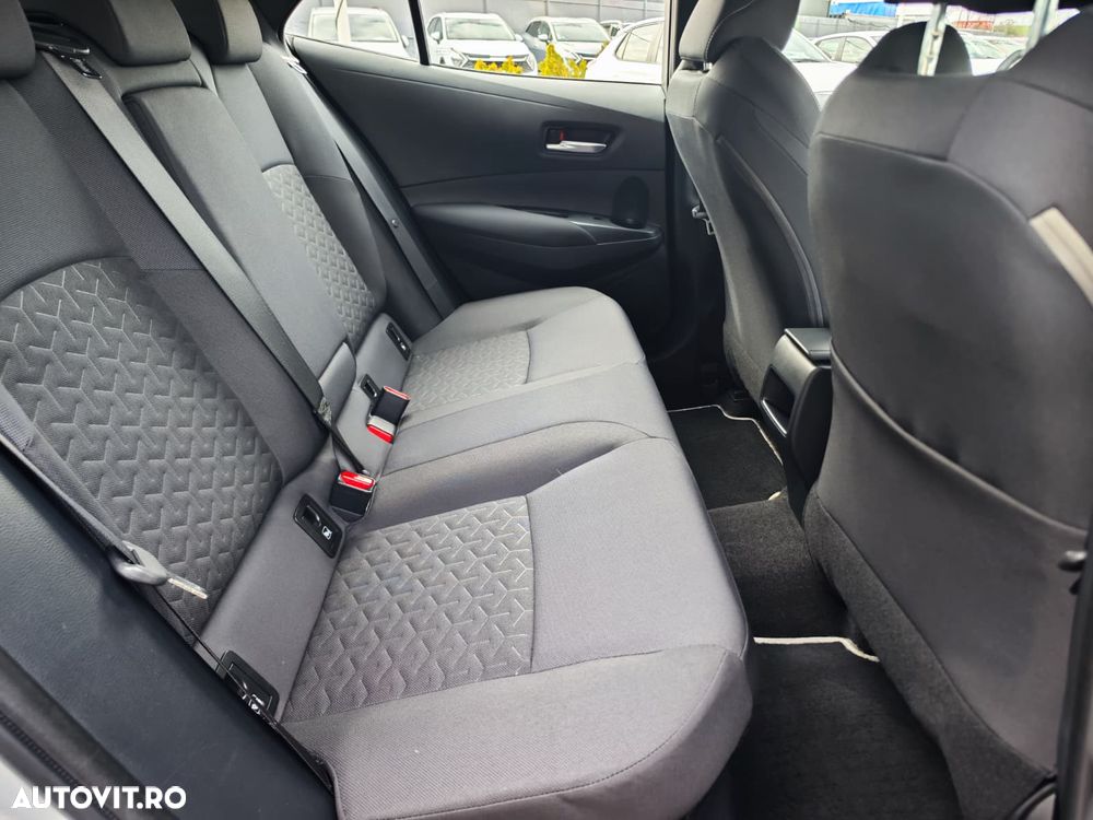 Toyota Corolla 1.8 HSD Business - 18