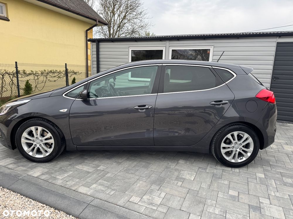 Kia Ceed 1.6 GDI ISG Dream-Team Edition - 10