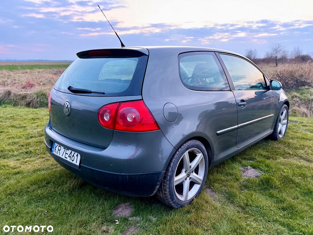 Volkswagen Golf 1.6 FSI Comfortline - 3