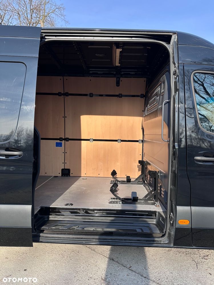 Mercedes-Benz Sprinter - 16