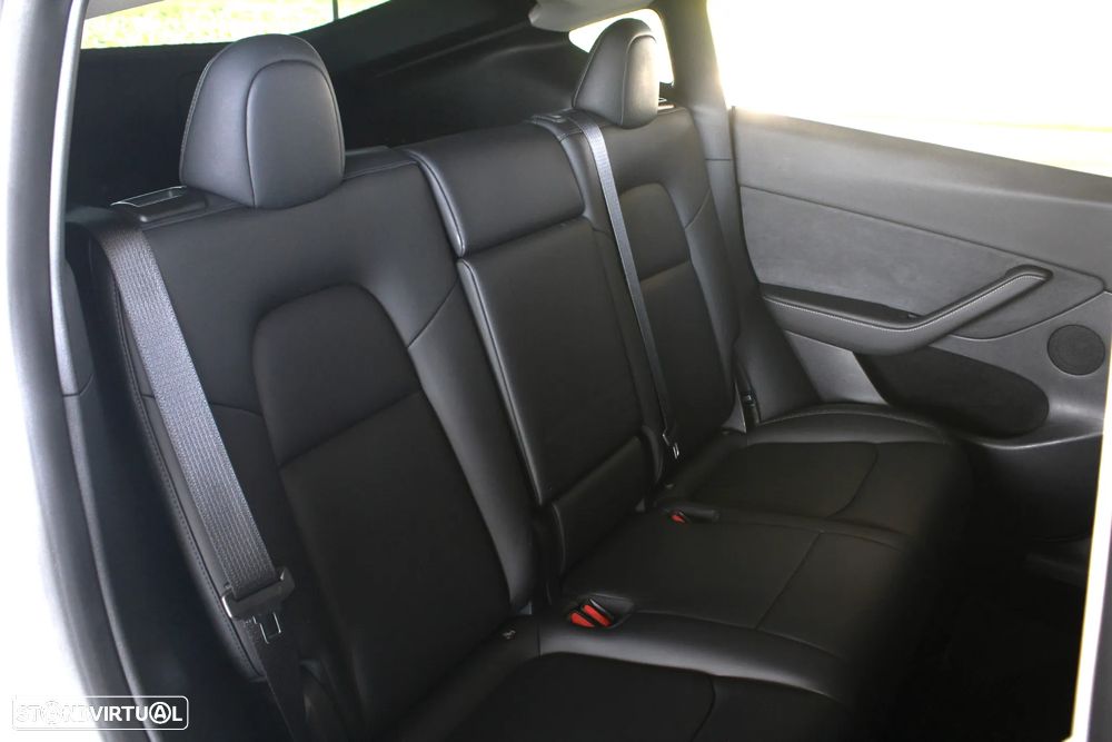 Tesla Model Y Long Range Dual Motor AWD - 43