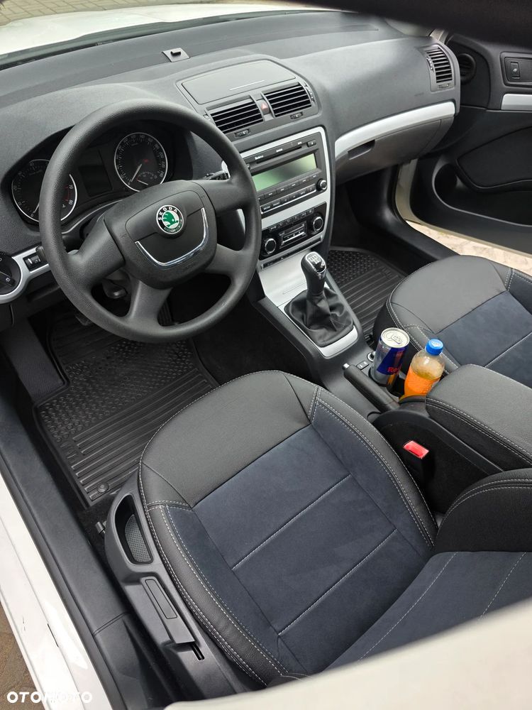 Skoda Octavia 1.6 Elegance - 10