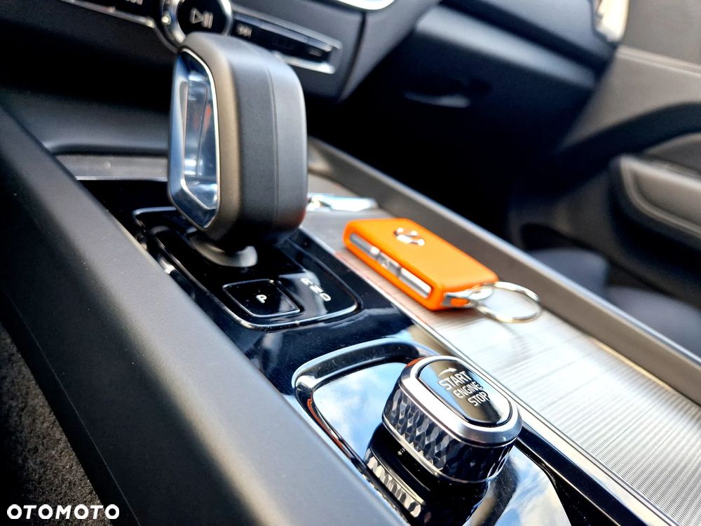 Volvo XC 60 B4 D Plus Bright - 25