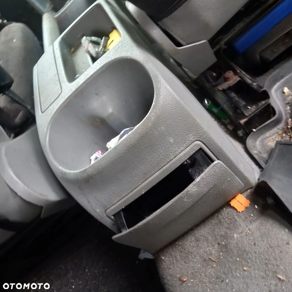 tunel środkowy popielniczka  vw caddy III